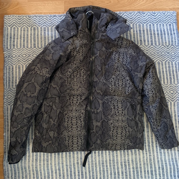 Varley Dorothy
Ski Jacket
Mono Boa XS - Picture 6 of 12
